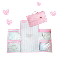 Trocador portátil listrado rosa