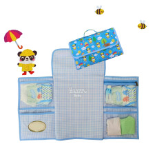 Trocador portátil pandinha na chuva azul xadrez Trocador portátil pandinha na chuva azul xadrez